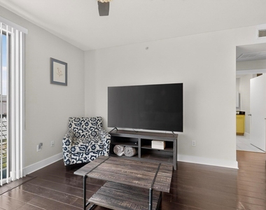 4605 Cedar Springs Road - Photo Thumbnail 6