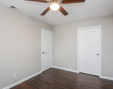 7640 Ryanridge Drive - Photo Thumbnail 5
