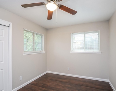 7640 Ryanridge Drive - Photo Thumbnail 9