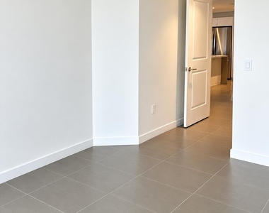 1600 Ne 1st Avenue - Photo Thumbnail 2