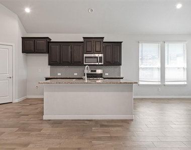 821 Falcon Road - Photo Thumbnail 3
