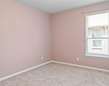 821 Falcon Road - Photo Thumbnail 15