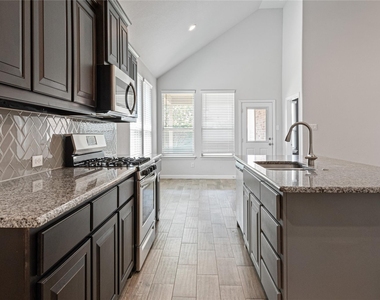 821 Falcon Road - Photo Thumbnail 7