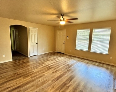 1715 Hemphill Street - Photo Thumbnail 3