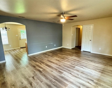 1715 Hemphill Street - Photo Thumbnail 2