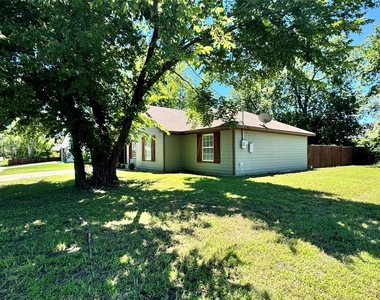 1715 Hemphill Street - Photo Thumbnail 11