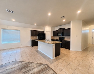 712 Ben Lake Trail - Photo Thumbnail 7