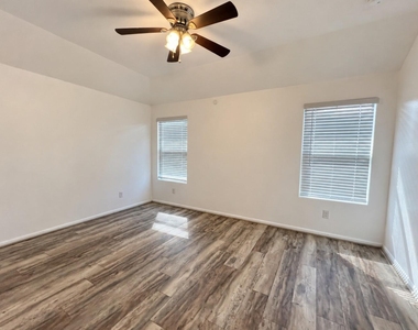 712 Ben Lake Trail - Photo Thumbnail 11