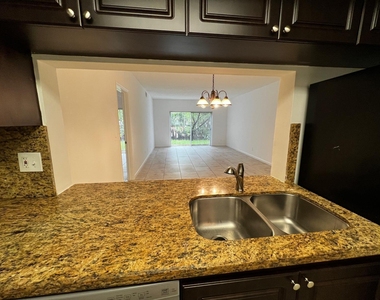 3305 Nw 101st Avenue - Photo Thumbnail 1