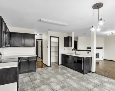 3825 Irish Setter Drive - Photo Thumbnail 10