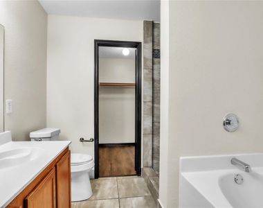 3825 Irish Setter Drive - Photo Thumbnail 17
