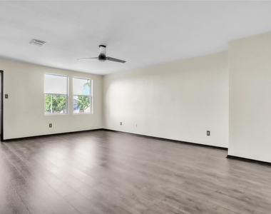 3825 Irish Setter Drive - Photo Thumbnail 21
