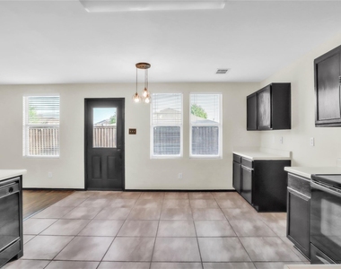 3825 Irish Setter Drive - Photo Thumbnail 12