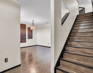 3825 Irish Setter Drive - Photo Thumbnail 4