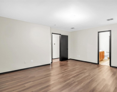3825 Irish Setter Drive - Photo Thumbnail 14