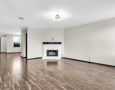 3825 Irish Setter Drive - Photo Thumbnail 8