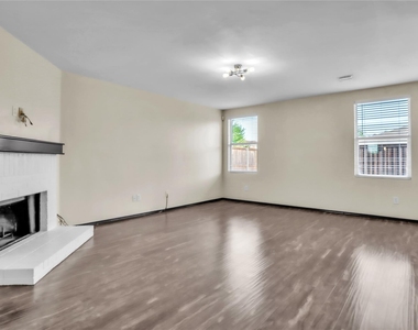 3825 Irish Setter Drive - Photo Thumbnail 7