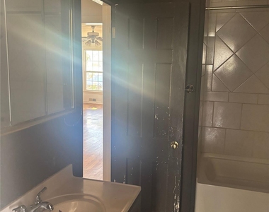 1841 Belmont Boulevard - Photo Thumbnail 5