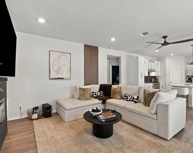 1602 Callaway Drive - Photo Thumbnail 4