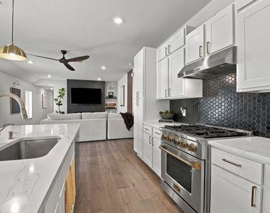 1602 Callaway Drive - Photo Thumbnail 14