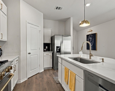 1602 Callaway Drive - Photo Thumbnail 11