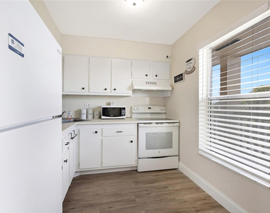 6091 Nw 61st Avenue - Photo Thumbnail 1