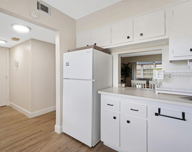6091 Nw 61st Avenue - Photo Thumbnail 2