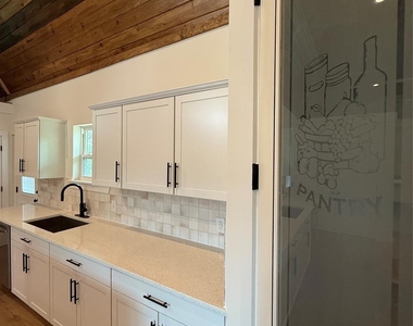 145 Greenbriar Court - Photo Thumbnail 5