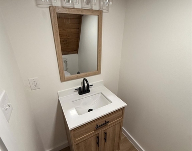 145 Greenbriar Court - Photo Thumbnail 17