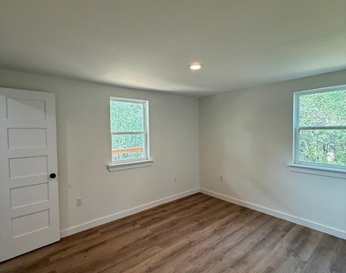 145 Greenbriar Court - Photo Thumbnail 13