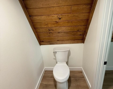 145 Greenbriar Court - Photo Thumbnail 16