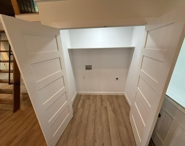 145 Greenbriar Court - Photo Thumbnail 9