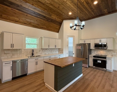 145 Greenbriar Court - Photo Thumbnail 4