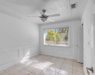 242 W 19th Street - Photo Thumbnail 11