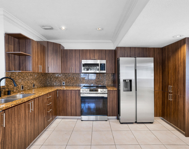 242 W 19th Street - Photo Thumbnail 4
