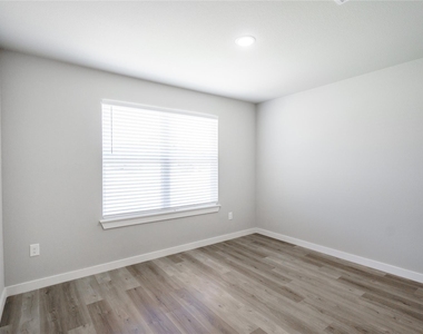 2727 Roman Lane - Photo Thumbnail 14