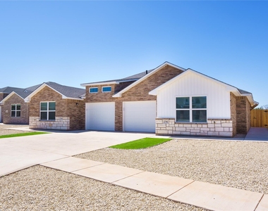 2727 Roman Lane - Photo Thumbnail 2