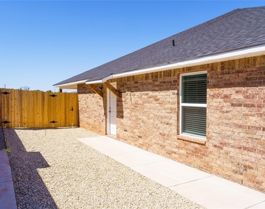 2727 Roman Lane - Photo Thumbnail 3