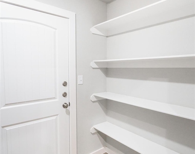 2727 Roman Lane - Photo Thumbnail 15
