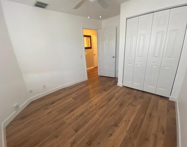791 Nw 42nd Place - Photo Thumbnail 24