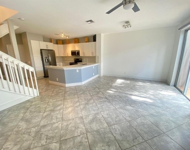 791 Nw 42nd Place - Photo Thumbnail 8