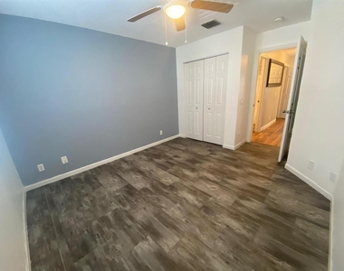 791 Nw 42nd Place - Photo Thumbnail 20