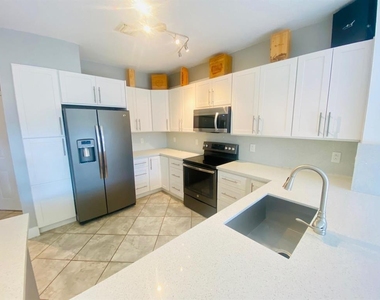 791 Nw 42nd Place - Photo Thumbnail 6