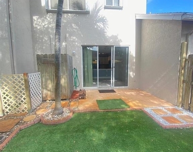 791 Nw 42nd Place - Photo Thumbnail 3