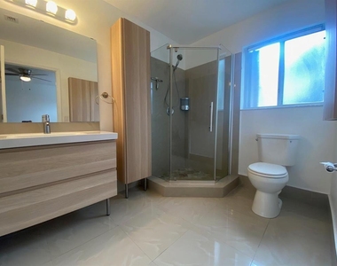 791 Nw 42nd Place - Photo Thumbnail 18