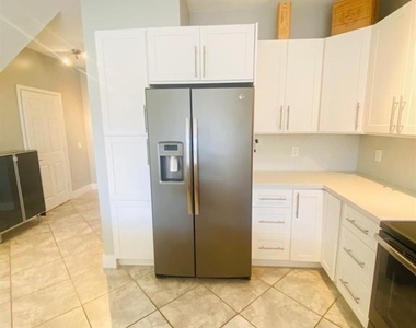 791 Nw 42nd Place - Photo Thumbnail 7