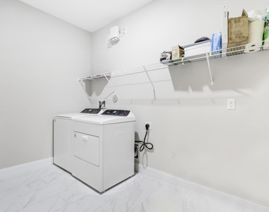 6545 Nw Cloverdale Avenue - Photo Thumbnail 6