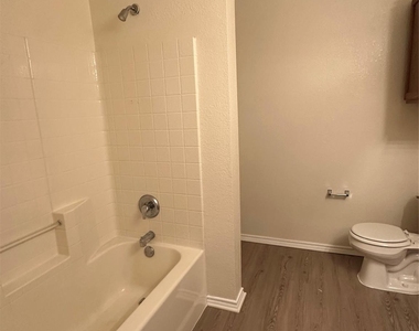 2707 Cattleman Drive - Photo Thumbnail 9