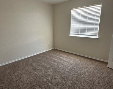2707 Cattleman Drive - Photo Thumbnail 7
