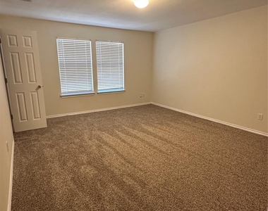 2707 Cattleman Drive - Photo Thumbnail 8